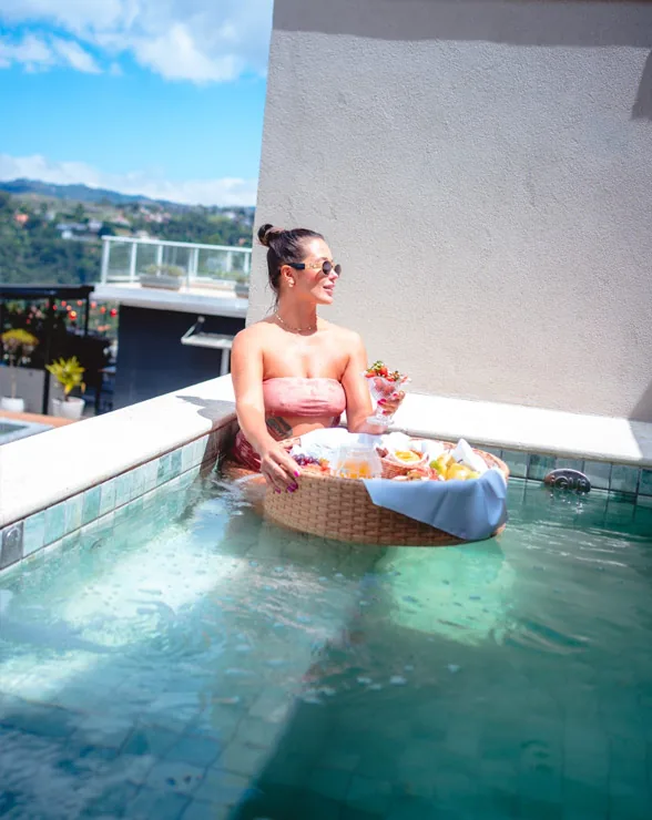 Quarto Duplo com Piscina