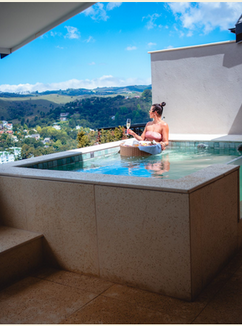 Quarto Duplo com Piscina