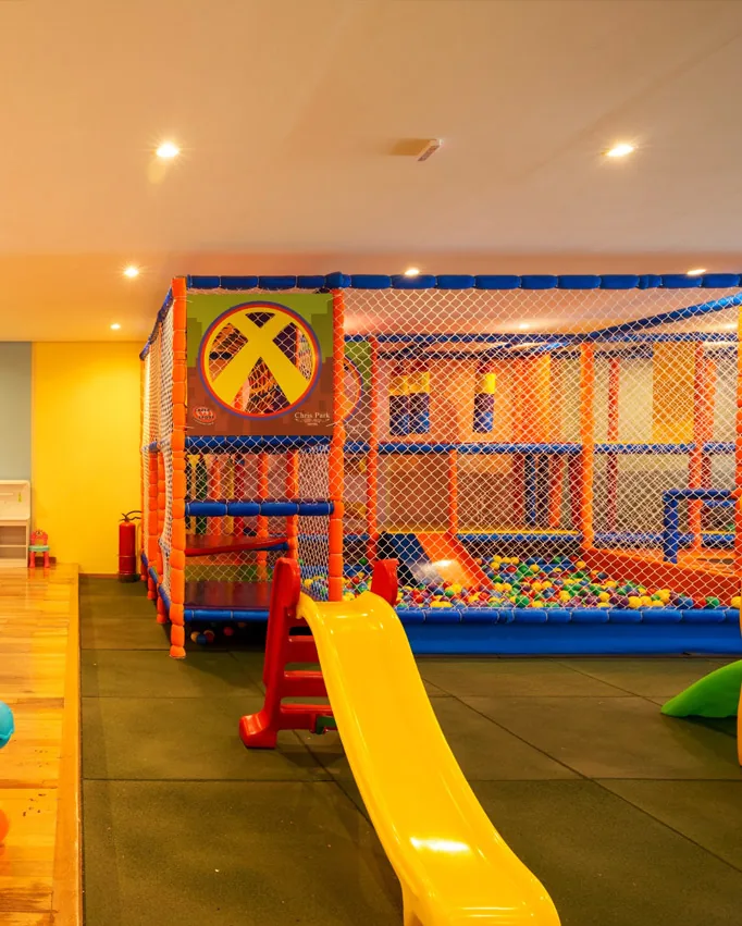 Área kids com monitoria