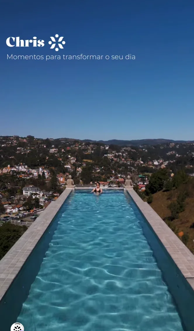 Piscina infinita com vista